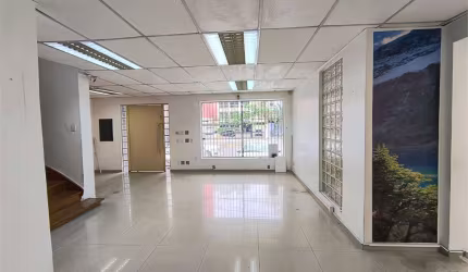 Sobrado de uso comercial para venda ou locação com 4 salas e 1 salão no Pacaembú