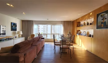 Apartamento super reformado com 2 suites e 2 vagas com vista da Praça Pereira Coutinho