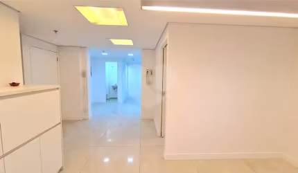 Sala dupla de 68m² no Top Towers com 3 banheiros, copa, 2 vagas, 3 sacadas e vista deslumbrante.