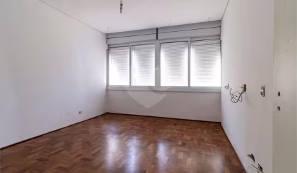 Apto a venda na Avenida Paulista  condominio três  Marias