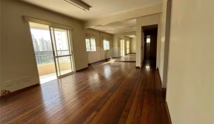 Apartamento com 128 m²  em Moema com 03 quartos, 02 vagas