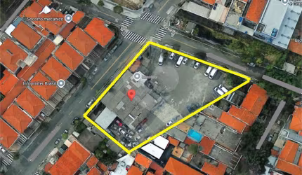 Terreno a venda de 2.266m² localizado a 600 m do Aeroporto de Congonhas e a 100 m da Av. dos Bandeirantes.
