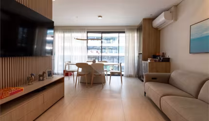 Duplex com 1 suíte, sala com varanda e cozinha gourmet integrada, lavabo, 1 vaga na Vila Olímpia