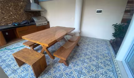 Casa em condominio com 289 m2, 3 suítes, piscina e 4 vagas, a venda em Moema