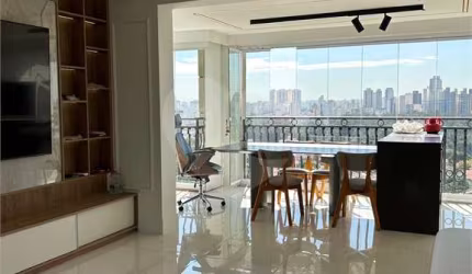 Apartamento com varanda gourmet, andar alto, reformado e mobiliado - 2 quartos sendo 1 suite