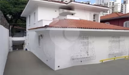 Com Renda Sobrado Comercial e Residencial à venda com  localizado na Rua Itamarati, em Perdizes