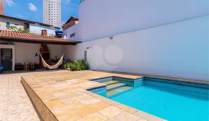 Casa com piscina a venda na Saúde