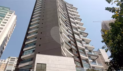 Apartamento para locação em Moema de 197m² com 4 dormitórios, 2 suítes e 2 vagas.