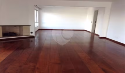 Espaço de 210 m2 úteis! Varanda na Sala  e nos  4 Dormitório! Próximo  Av Paulista e Metrô Paraíso!