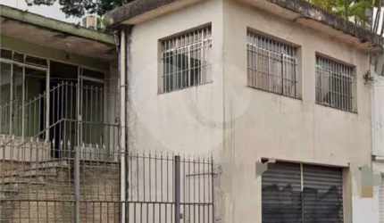 Sobrado na Aclimação, São Paulo SP -Próximo ao Parque da Aclimação - Requer reformas! terreno 300 m2 e 200 m2 uteis