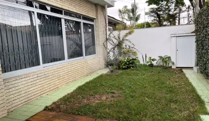 Casa térrea em Moema com 3 quartos e 1 vaga.