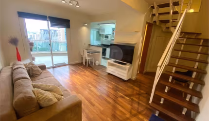 Apartamento duplex mobiliado, com 70 m2, terraço e 2 vagas, para locação em Moema