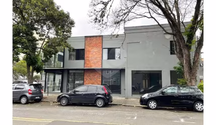 Loja comercial de esquina para locação em Moema