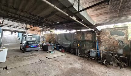 Casa comercial na Bela Vista, terreno de 372m². 20 vagas.