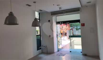 Loja em edifício comercial para venda ou locação com 218m² e 6 vagas de garagem