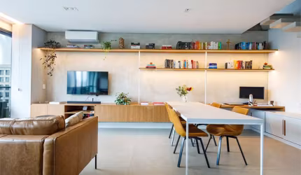 Duplex com sala e suíte com varandas, cozinha integrada, lavabo, 2 vagas e depósito na garagem