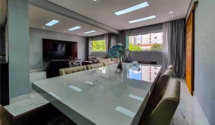 Excelente Casa, com rendimento nos 03 pavimentos na Vila Mariana