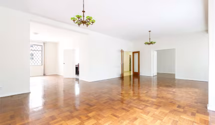 Apartamento 309m2, 3 dormitórios, 1 suíte, toaletes reformados, 2 vagas rotativas, no Paraíso.