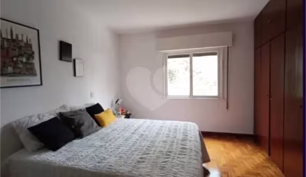 Apartamento na Vila Mariana - São Paulo - SP - 2 quartos, 2 wc, 1 vaga a 850m do metrô Ana Rosa.