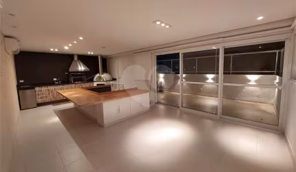 Cobertura triplex 2 suítes  2 vagas  182m²  Itaim Bibi