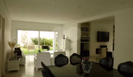Sobrado Jardim Leonor com 3 dormitórios, 1 suite e 3 vagas.