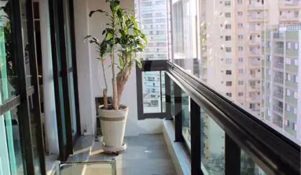 Apartamento com 235m² - 4 suítes - ampla varanda - andar alto - localizado em rua sem saída