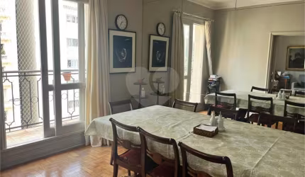 Apt de 180m2 com 3 dormitórios no Jd. América