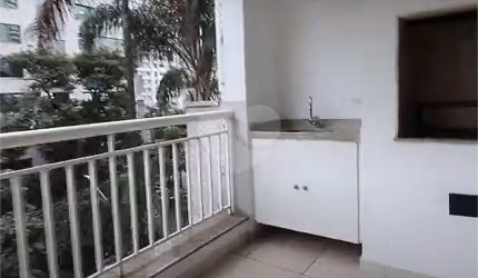 Apartamento de 4 dormitórios em prédio com lazer.