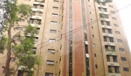 Excelente apartamento amplo, com 3 suítes, varanda, 5 dormitórios e 3 Vagas. Preço imperdível!