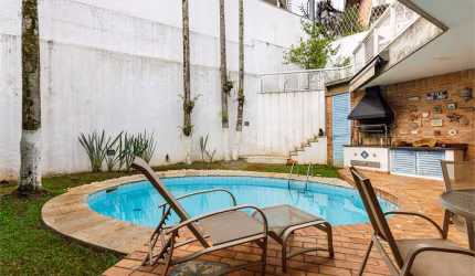 Excelente Sobrado amplo com Piscina e Churrasqueira na Cidade Jardim. Incrível !!!