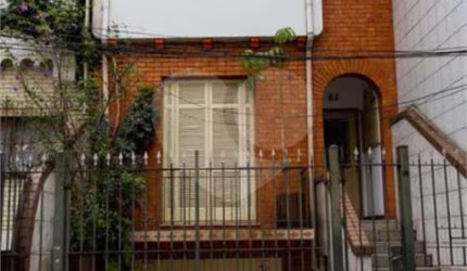 Sobrado à venda para uso residencial ou comercial, Santa Cecília, SP. Compre para renda, já locado.