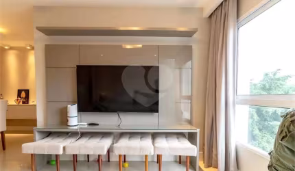 Apartamento reformado na Clodomiro Amazonas de 72m²