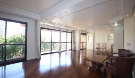 Apartamento no bairro Higienópolis. Com 158 m² privativos, possui 4 quartos sendo 3 suítes e 2 vaga