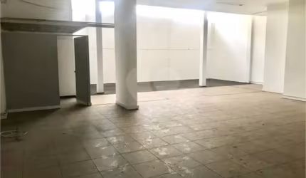 Investidores / Salão comercial com renda, na Av. Jabaquara, próx. à Praça da Árvore, 194 m²