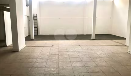 Investidores / Salão comercial com renda, na Av. Jabaquara, próx. à Praça da Árvore, 194 m²
