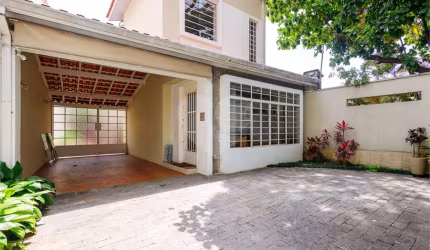 Lindíssimo sobrado com 180m²au, 240m² de terreno, 3 quartos, 1 suíte, 3 vagas ensolarado