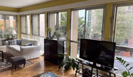180m2 4 dormitórios 2 vagas parte plana a 50 metros do clube Paulistano