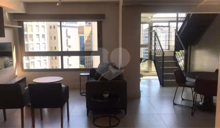 Linda Cobertura Duplex para locação no Jardim Paulista com 87,45 m² decorada!