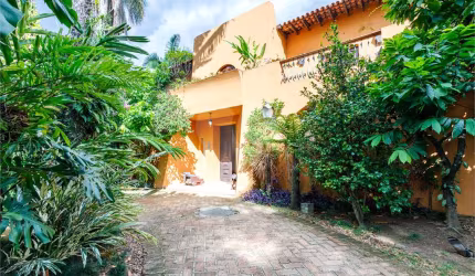 Sobrado no Jardim América, 5 suítes, Varanda, mezanino, 6 vagas, Piscina, Adega, com 1.116 m2 área.