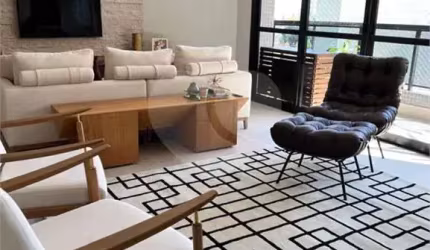 Apartameneto a venda, reformado na melhor rua da Vila Mariana