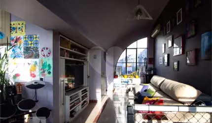 viva no coração de Perdizes, neste charmosíssimo triplex