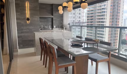 Apartamento à venda de 131 m² na Vila Mariana com 3 suites e 2 vagas de garagem.