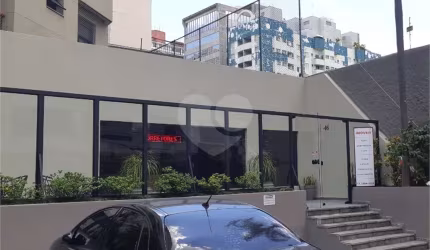 Imóvel comercial  com 9 salas e 11 vagas.