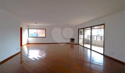 Moema - Terraço Com Churrasqueira - Quatro Vagas Na Garagem