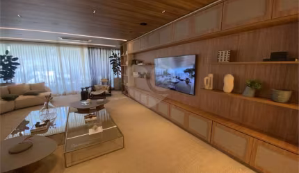 Apartamento com 3 suítes e 3 vagas, a venda em Moema, com vista para o Ibirapuera