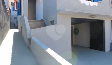 Casa de 266m² com muitos quartos, edícula e garagem pra 4 carros