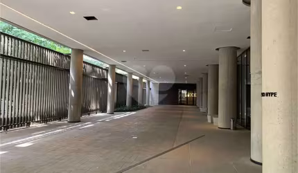 Cobertura de 76m² com varanda e 1 vaga na garagem na Vila Olímpia