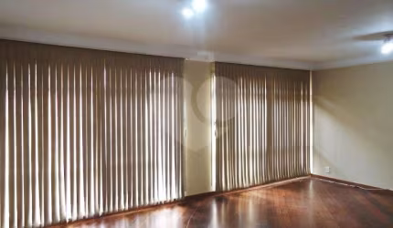 Excelente apartamento nos jardins, 3 dormitórios, 1 suite com banheira, 2 vagas! Venha conferir!