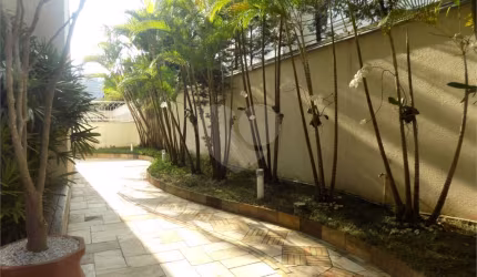 Apartamento á venda com 145 m² de área útil
