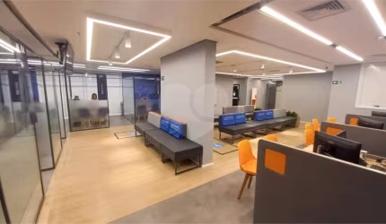 Laje corporativa para venda com 485 m² e 7 vagas em Moema.